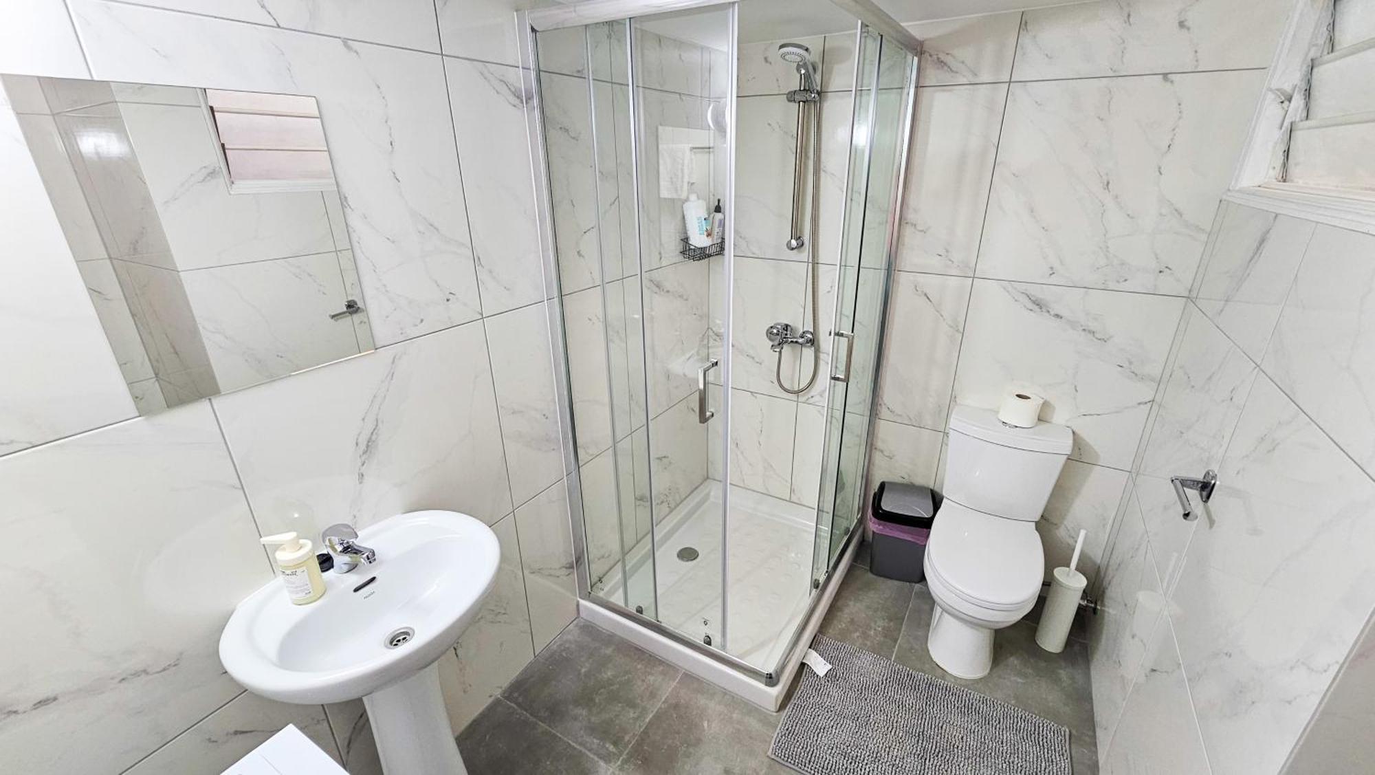 Unique Center Rooms, 150m From Chabad Lubavitch Apartman