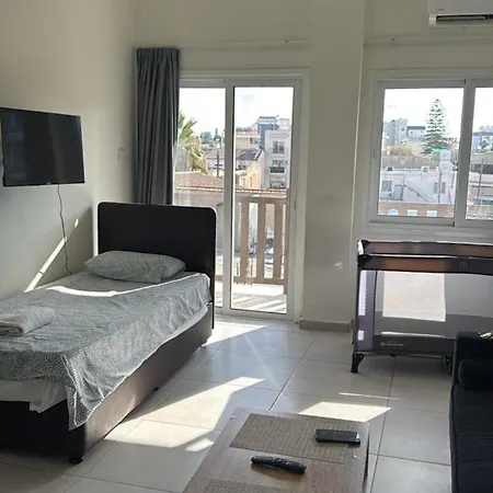 Unique City Center Rooms, 150M From Chabad Lubavitch Larnaca Exterior photo