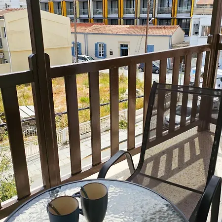 Unique City Center Rooms, 150M From Chabad Lubavitch Larnaca Exterior photo