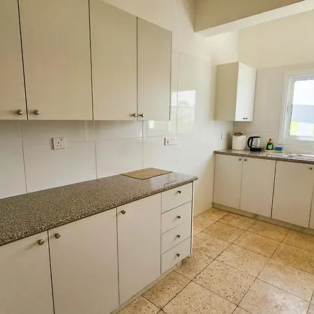 Unique City Center Rooms, 150M From Chabad Lubavitch Larnaca Exterior photo