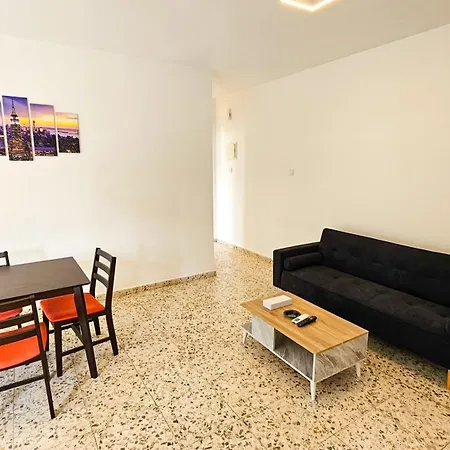 Unique City Center Rooms, 150M From Chabad Lubavitch Larnaca Exterior photo